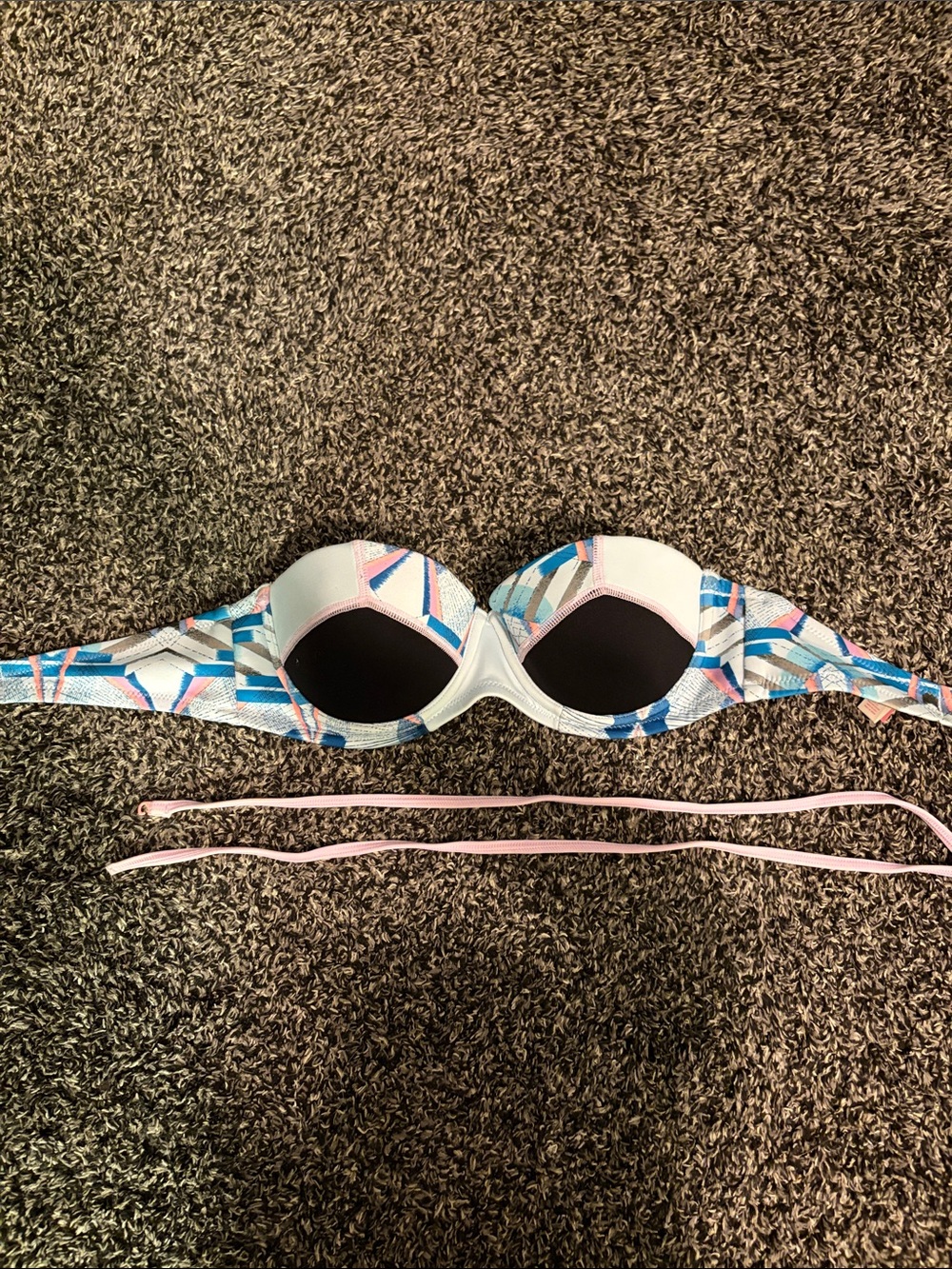 Patterned Strapless Bikini Top in White, Blue & Pink